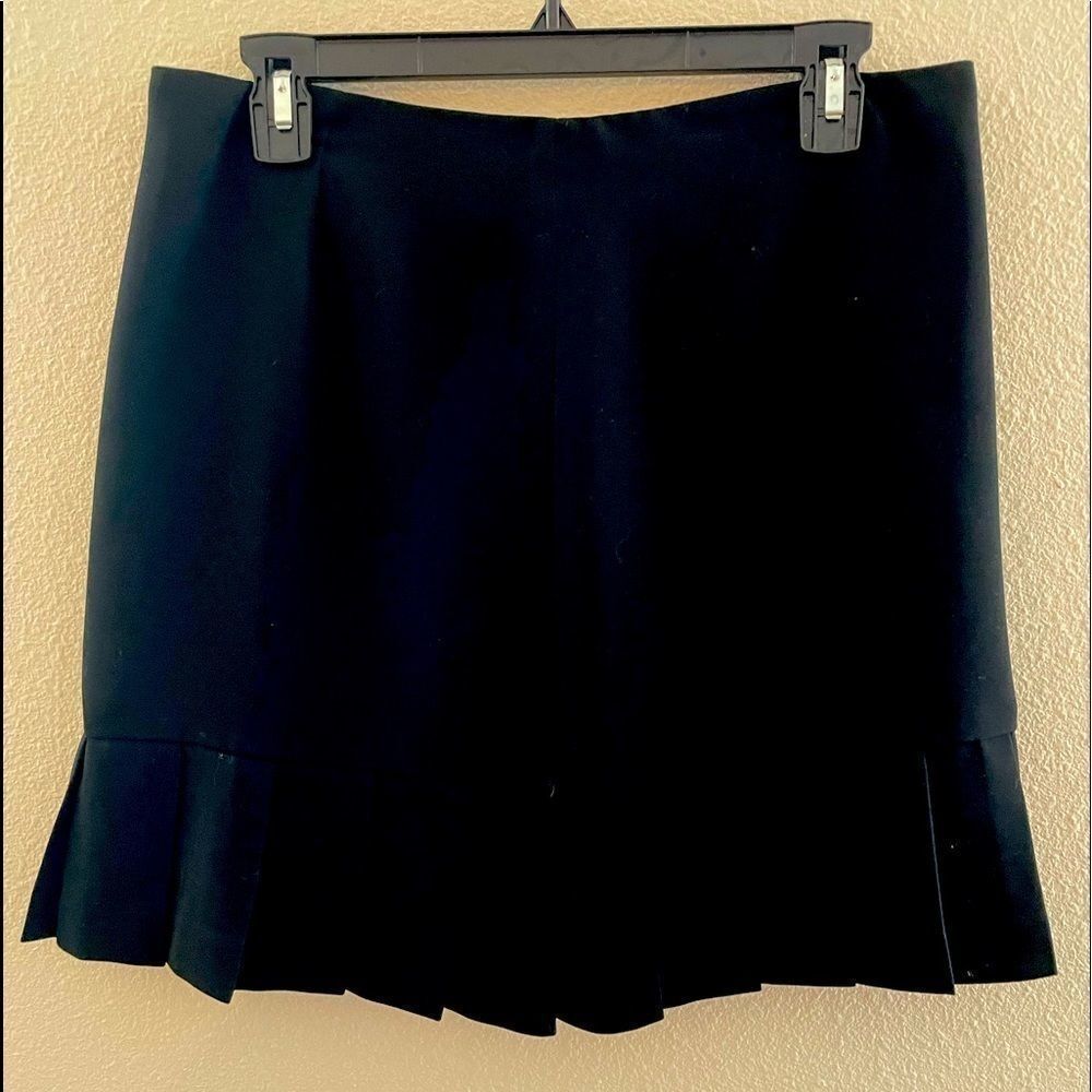 INC BLACK BOTTOM PLEAT SKIRT